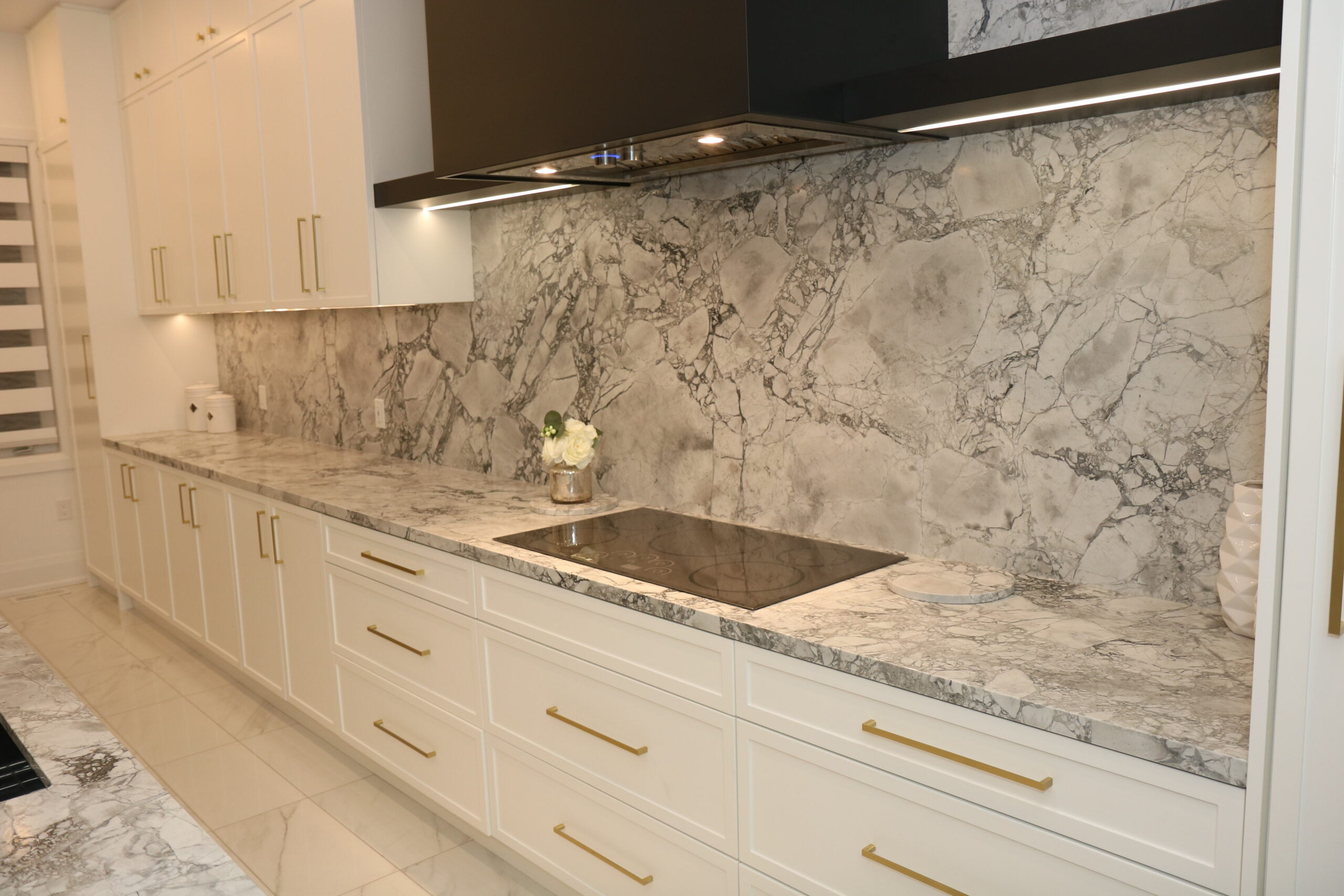 ⁠Transform your kitchen space with premium luxury quartzite countertops⁠